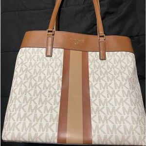 Michael kors signature tote